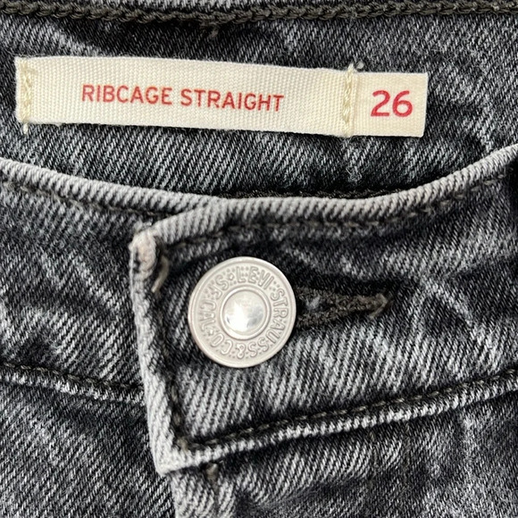 Levi's Ribcage Straight Distressed Knees Raw Hem in Well Worn Black - Size 26 - Picture 4 of 11